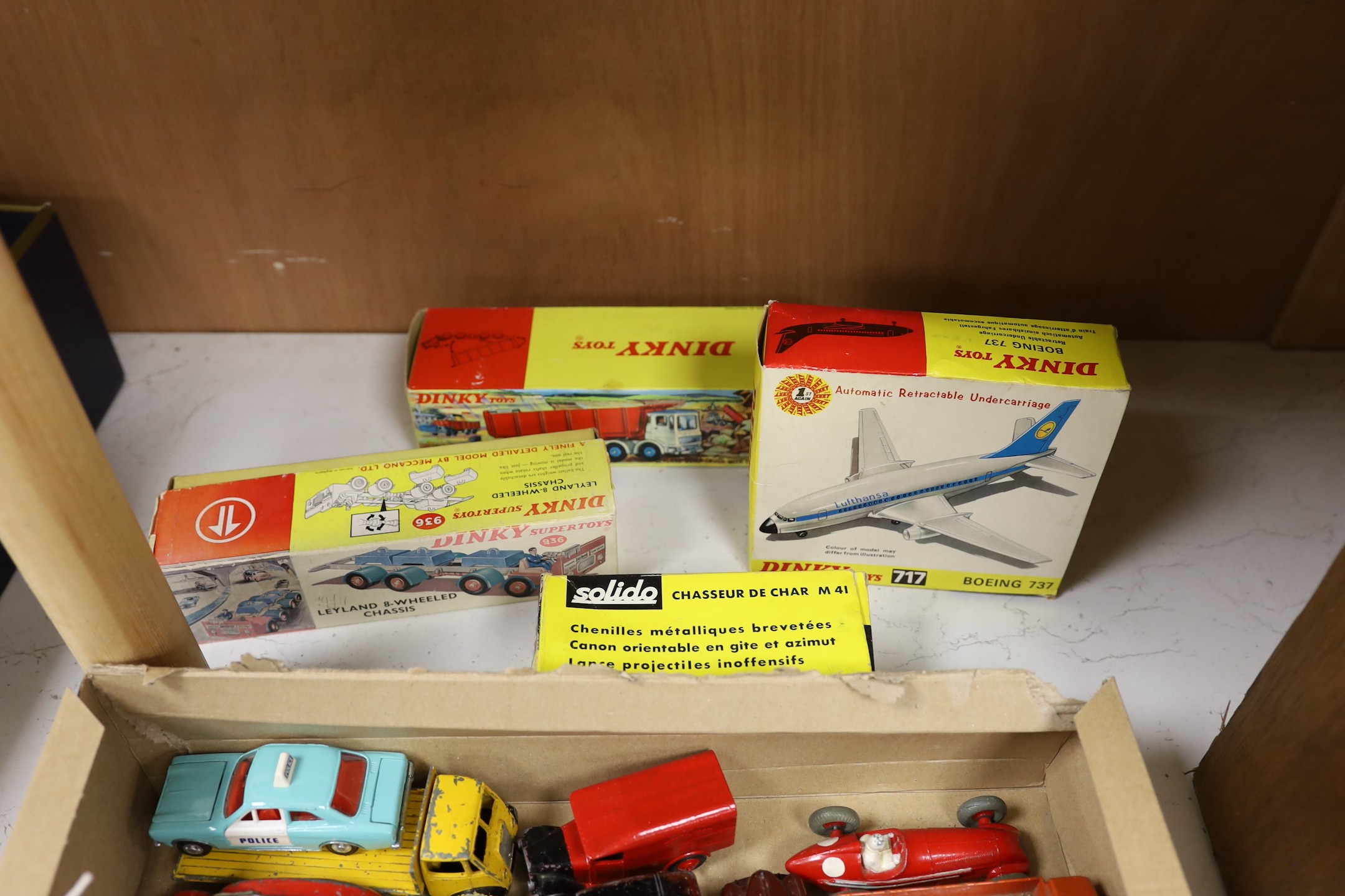 Dinky toys including 36 and 40 series, boxed 925 Leyland Dump Truck